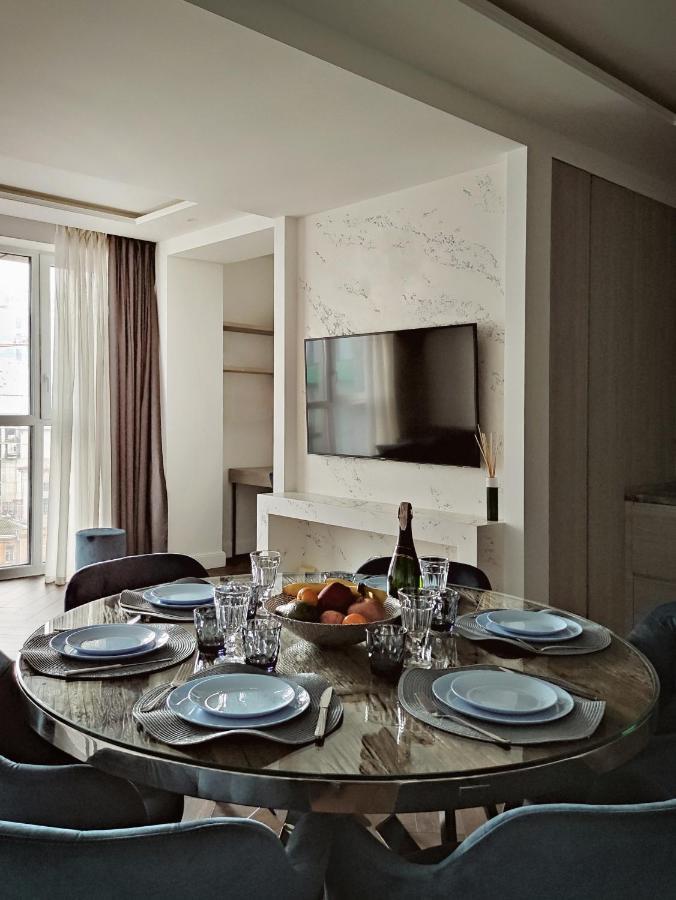 Modern Classic 2 Bedroom Apartment Near Most City Dnipro Exterior photo