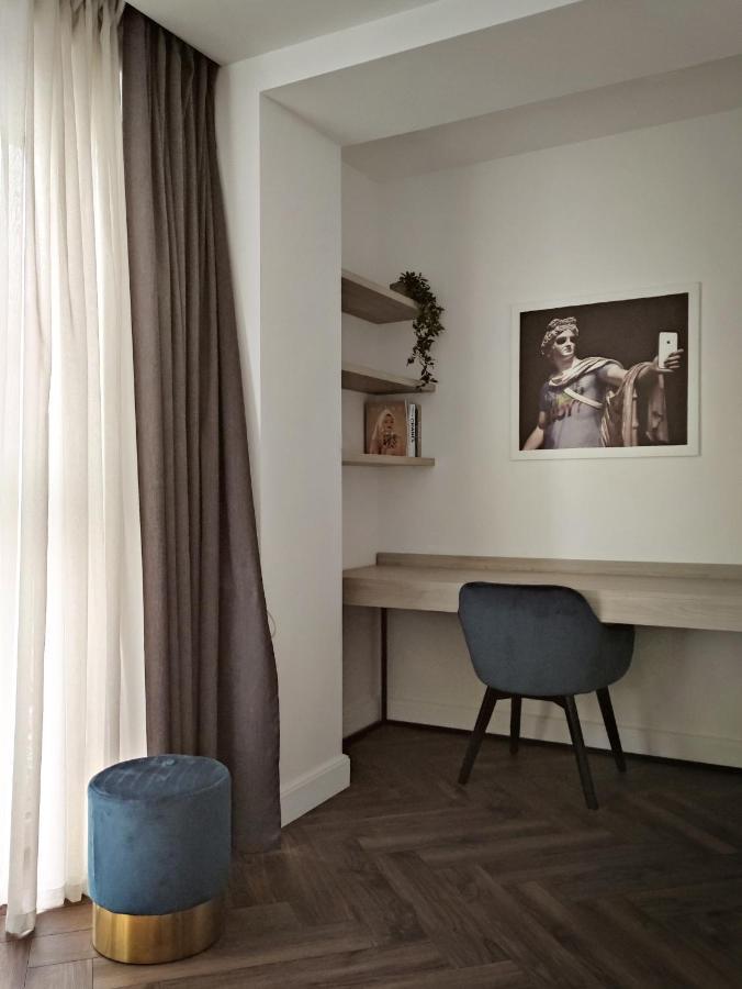Modern Classic 2 Bedroom Apartment Near Most City Dnipro Exterior photo